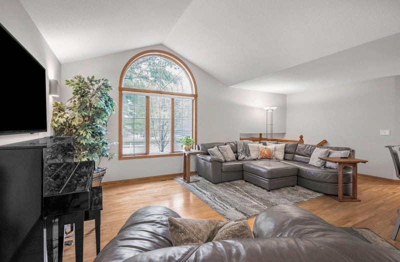 2930 Desoto St, Little Canada, MN 55117