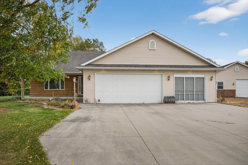 35439 Eagle Ridge Ct, Lake City, MN 55041