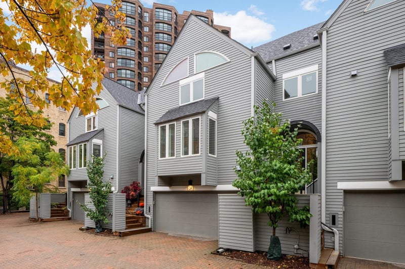 32 Greenway Gables, Minneapolis, MN 55403
