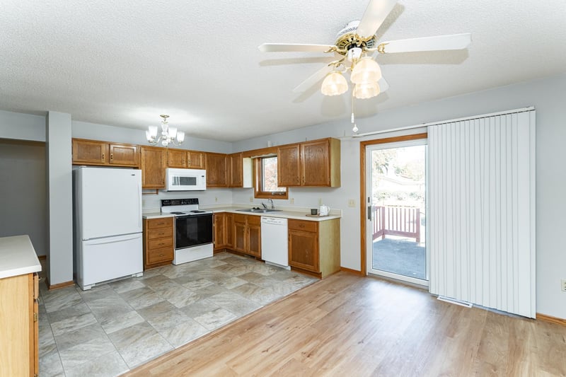 209 E Henry St, Le Roy, MN 55951