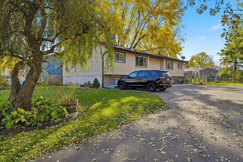 2288 13th Ave E, North Saint Paul, MN 55109