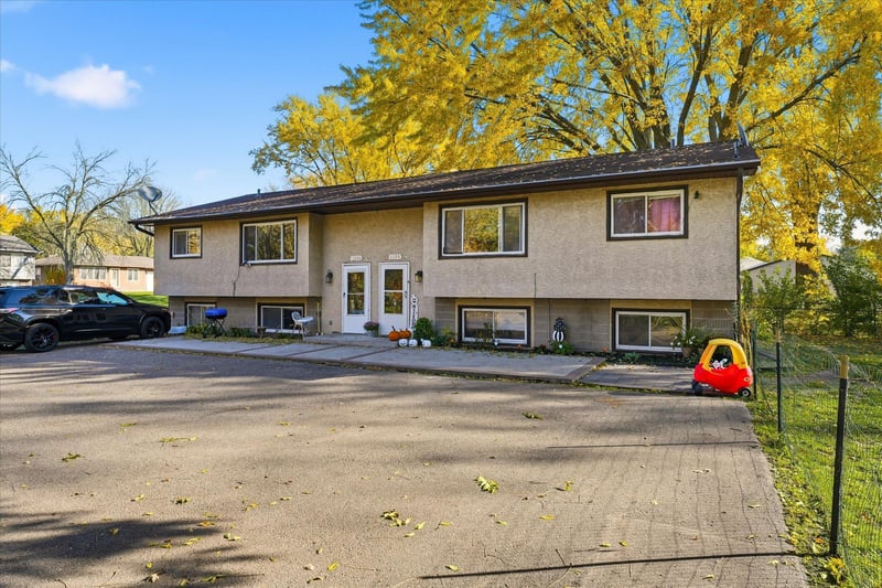 2288 13th Ave E, North Saint Paul, MN 55109