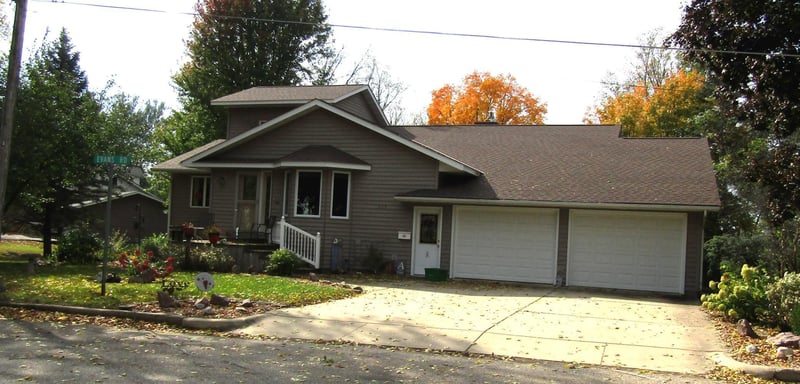 805 S 10th St, Montevideo, MN 56265