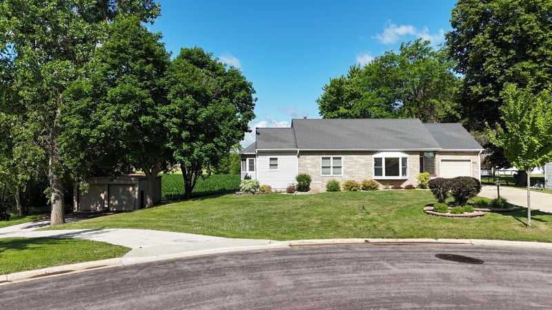 622 Woodcrest Ave, Worthington, MN 56187