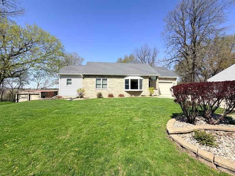 622 Woodcrest Ave, Worthington, MN 56187
