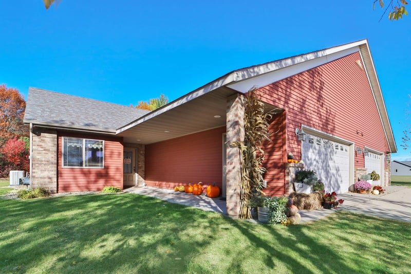 902 Meadow Lark Ln, Long Prairie, MN 56347