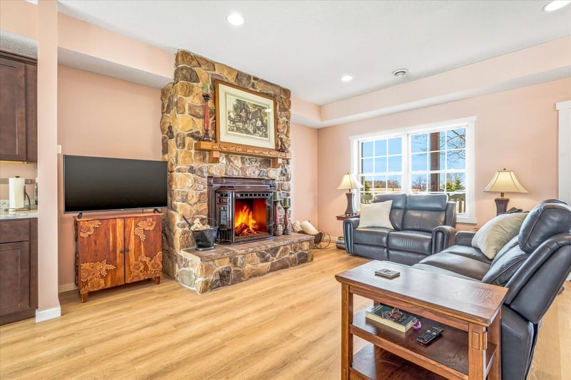 46461 Tucker St NE, Cambridge, MN 55008