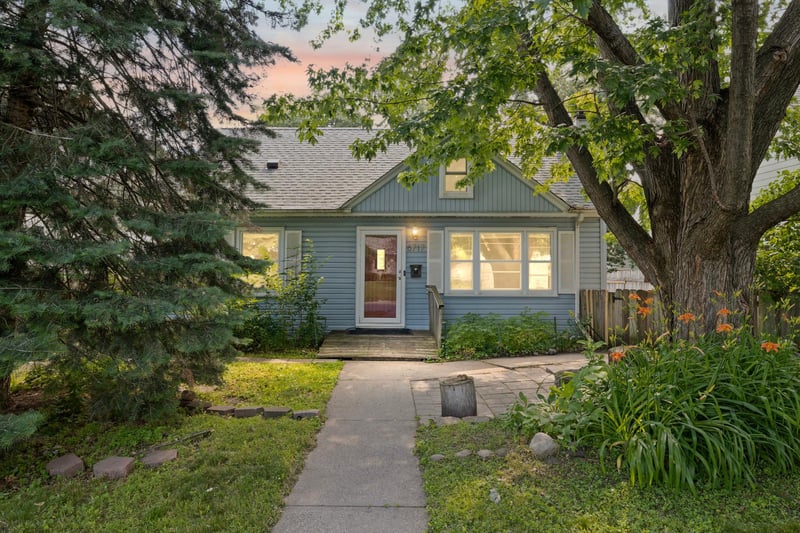 6717 Queen Ave S, Richfield, MN 55423