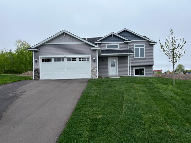 1804 Oak Pond Dr NW, Sauk Rapids, MN 56379