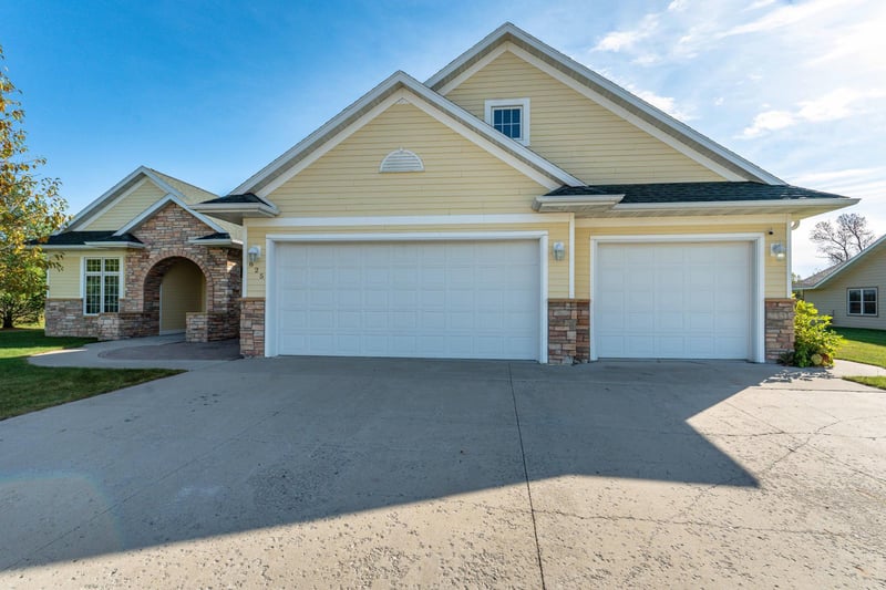 825 5th St SE, Pelican Rapids, MN 56572