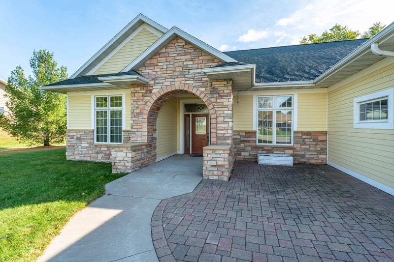 825 5th St SE, Pelican Rapids, MN 56572