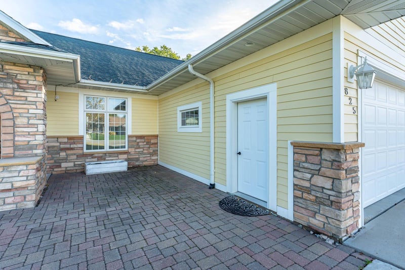 825 5th St SE, Pelican Rapids, MN 56572