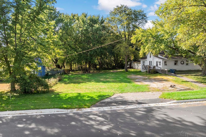 219X 12th St, White Bear Lake, MN 55110