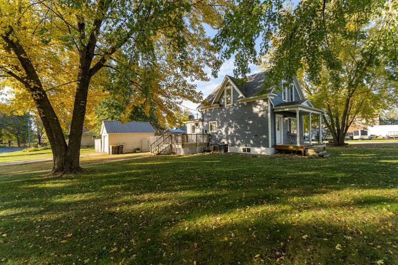 405 1st St NW, Hayfield, MN 55940