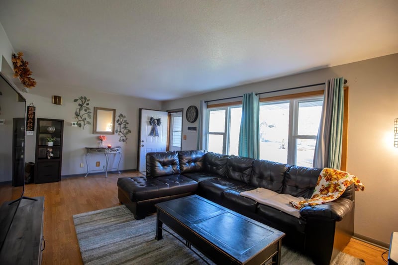 321 5th St W, Mantorville, MN 55955