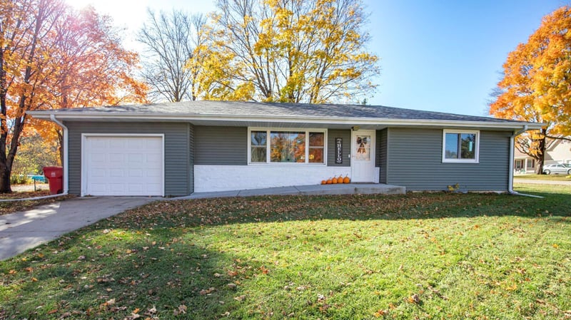 321 5th St W, Mantorville, MN 55955