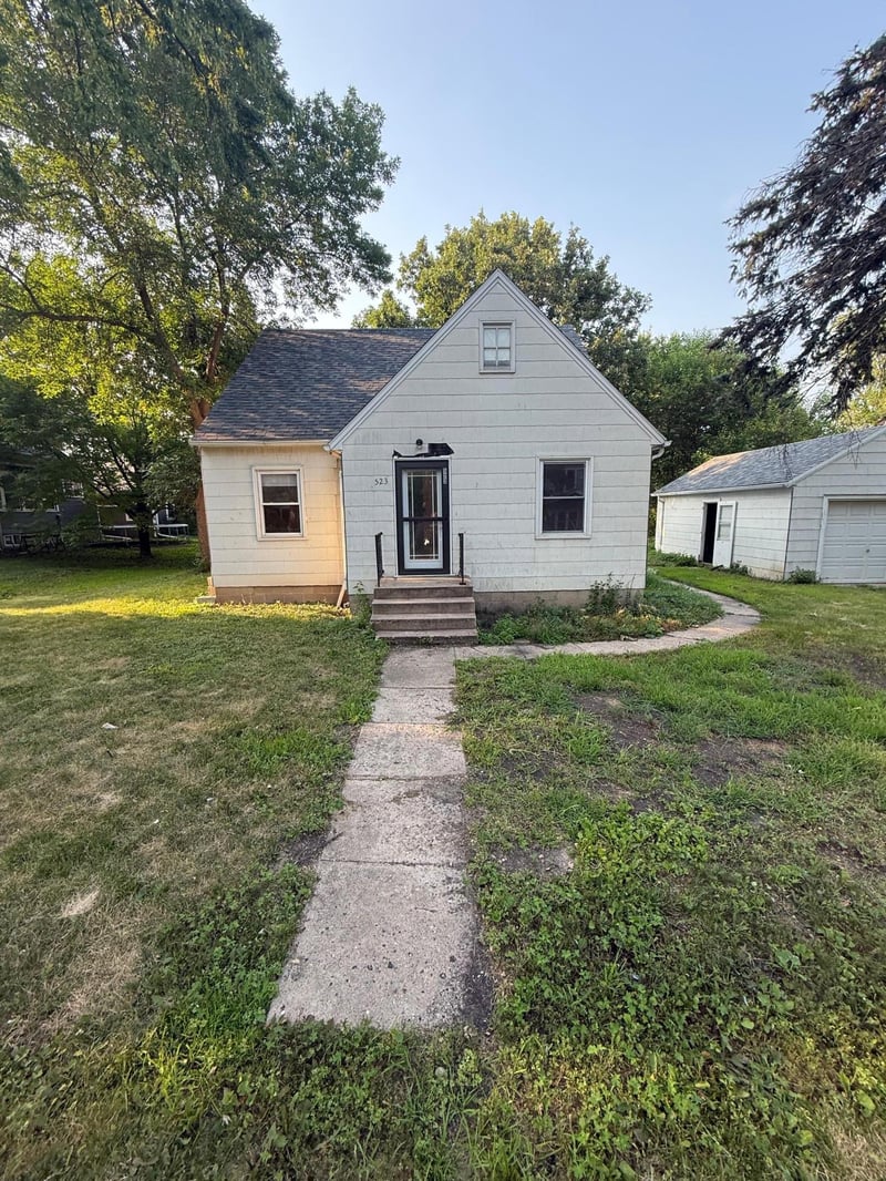 523 E 11th St, Gibbon, MN 55335