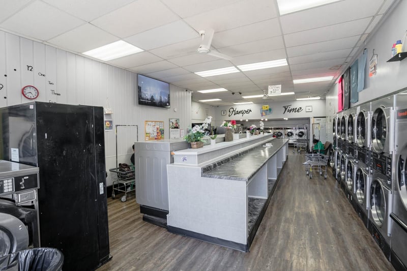 890 Payne Ave, Saint Paul, MN 55130