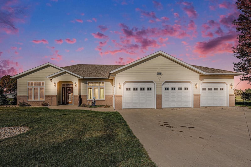 505 E 2nd Ave, Beaver Creek, MN 56116