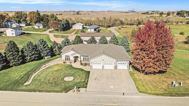 505 E 2nd Ave, Beaver Creek, MN 56116