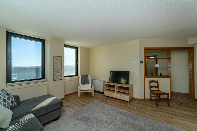 220 Broadway Ave S #1112, Rochester, MN 55904