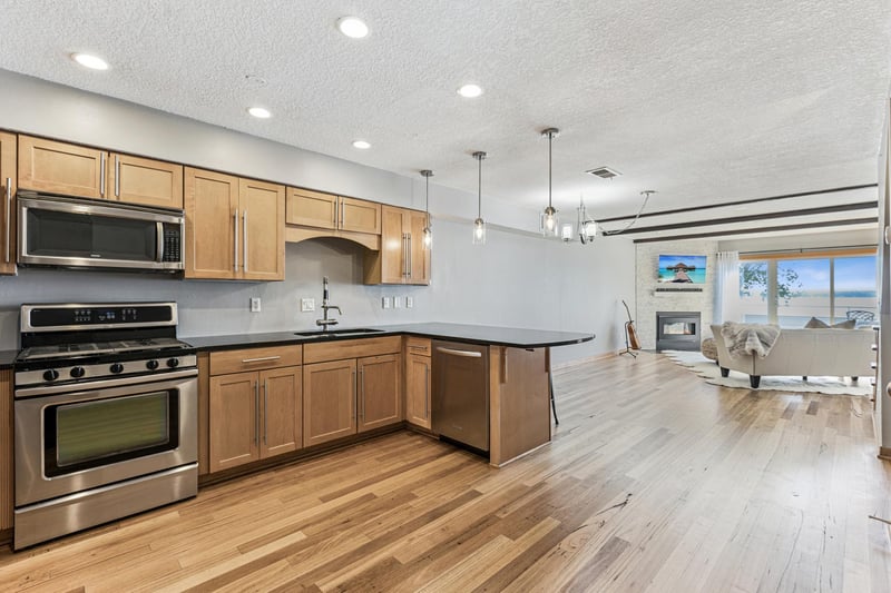 4 Shoreline Pl, Spring Park, MN 55384