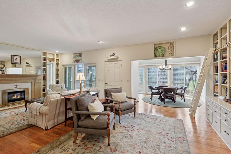 4610 Bayswater Rd, Shorewood, MN 55331