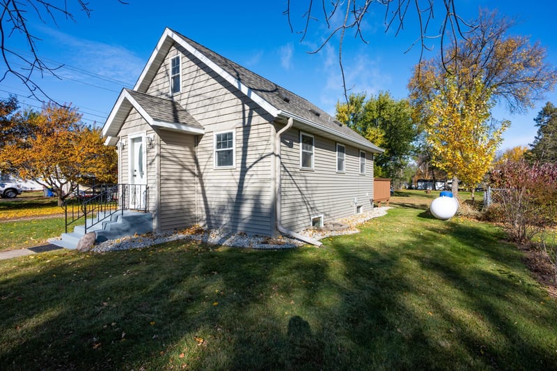 310 W Jackson St, Parkers Prairie, MN 56361