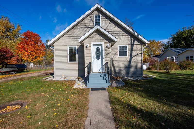 310 W Jackson St, Parkers Prairie, MN 56361