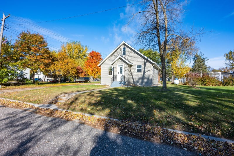 310 W Jackson St, Parkers Prairie, MN 56361