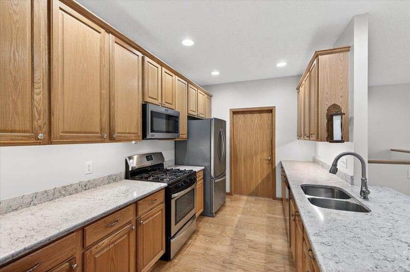 1126 Iris Dr, White Bear Twp, MN 55127