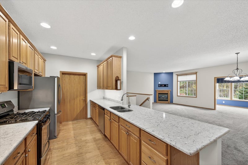 1126 Iris Dr, White Bear Twp, MN 55127