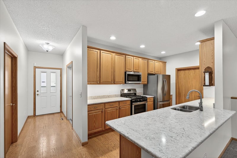 1126 Iris Dr, White Bear Twp, MN 55127