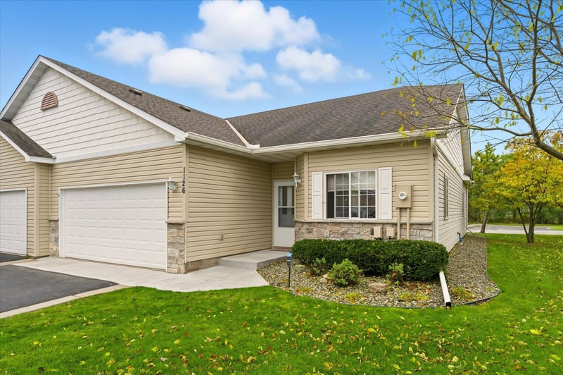 1126 Iris Dr, White Bear Twp, MN 55127