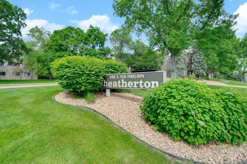 4100 Parklawn Ave #201, Edina, MN 55435