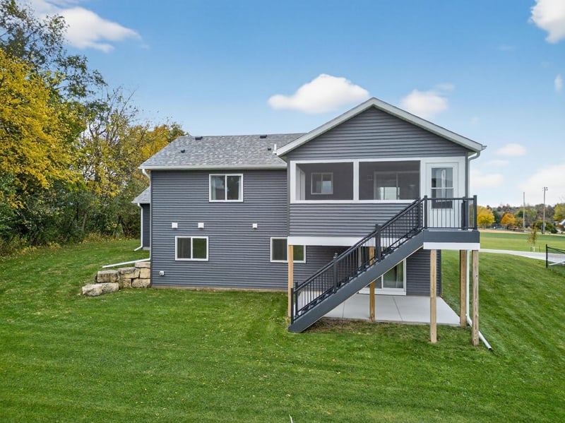 412 9th St W, Mantorville, MN 55955