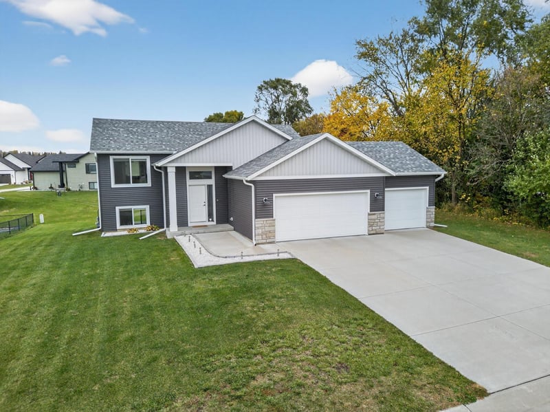 412 9th St W, Mantorville, MN 55955