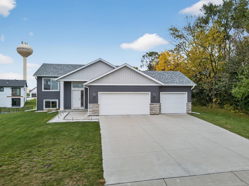 412 9th St W, Mantorville, MN 55955