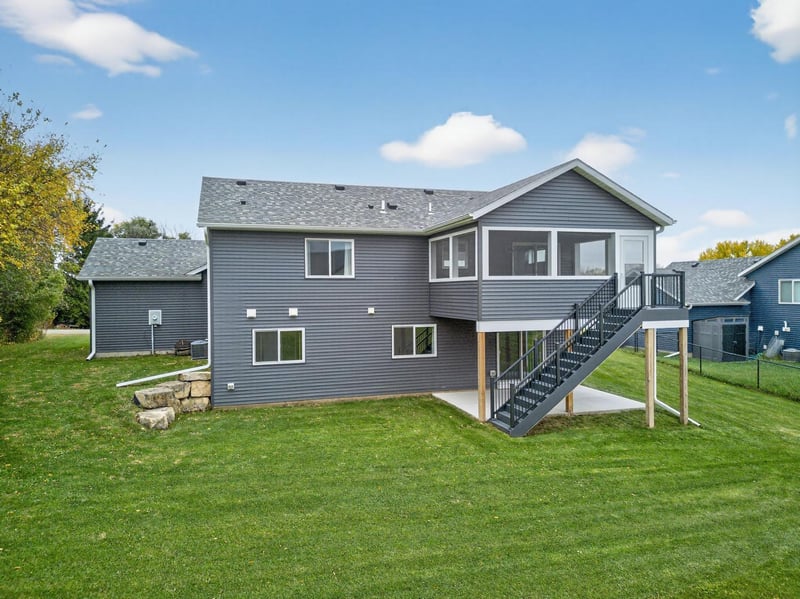 412 9th St W, Mantorville, MN 55955