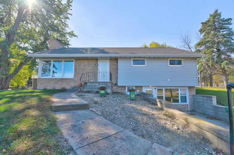 405 7th St NE, Fulda, MN 56131