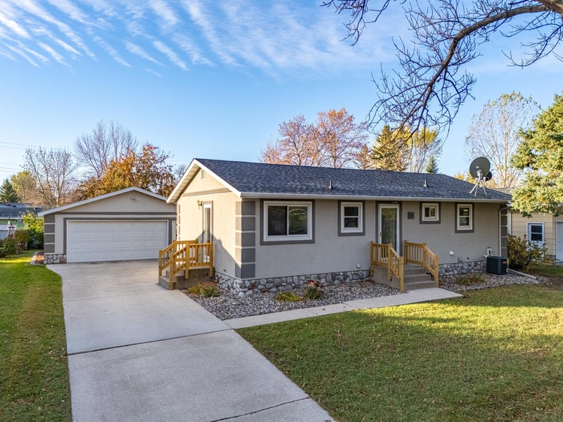416 Crescent Ave, Crookston, MN 56716