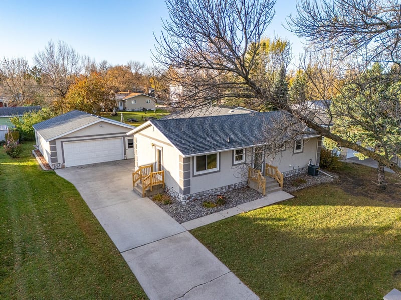 416 Crescent Ave, Crookston, MN 56716
