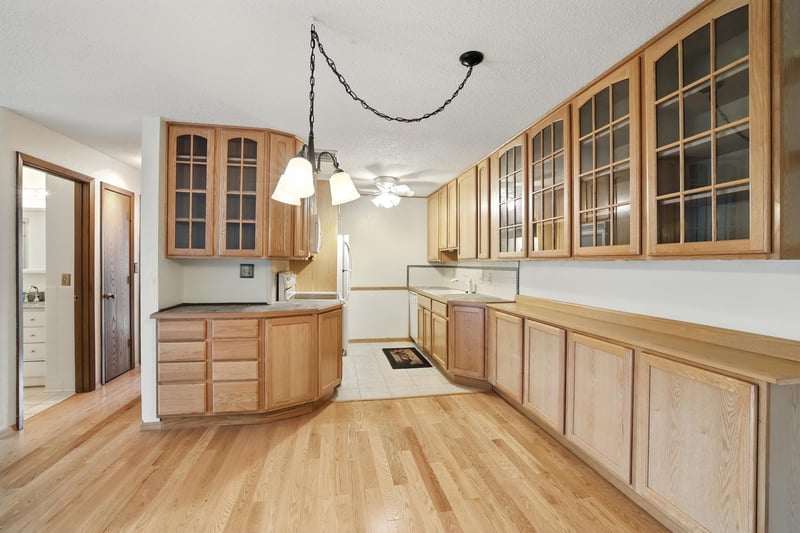4 Pine Tree Dr #233, Arden Hills, MN 55112