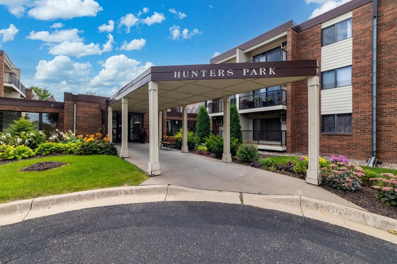 4 Pine Tree Dr #233, Arden Hills, MN 55112
