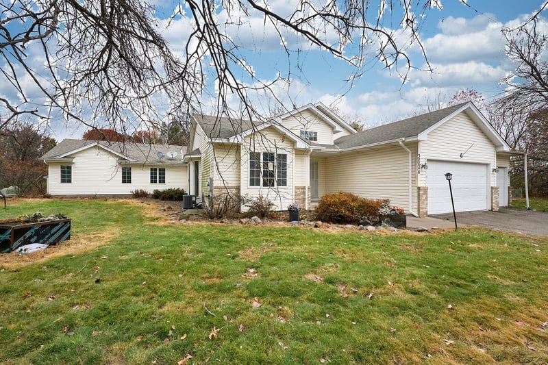 30646 Navajo St NW, Cambridge, MN 55008
