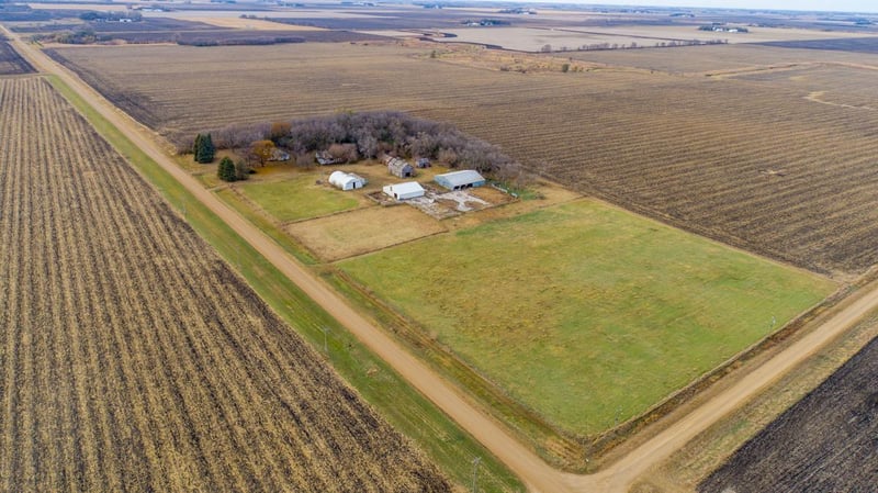 14793 160th St, Walnut Grove, MN 56180