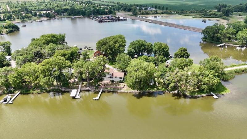 6 Edgewater Rd, Slayton, MN 56172