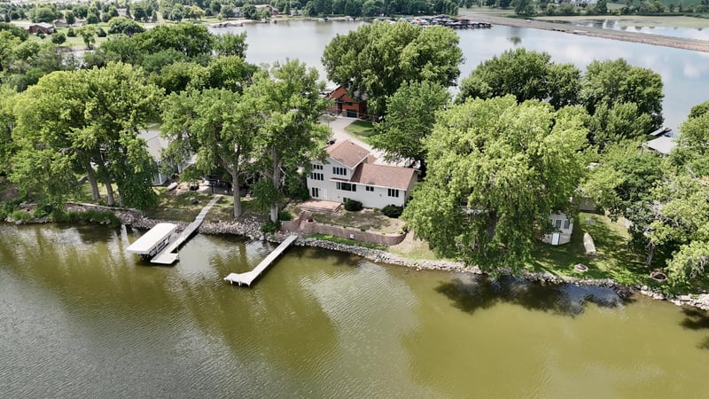 6 Edgewater Rd, Slayton, MN 56172