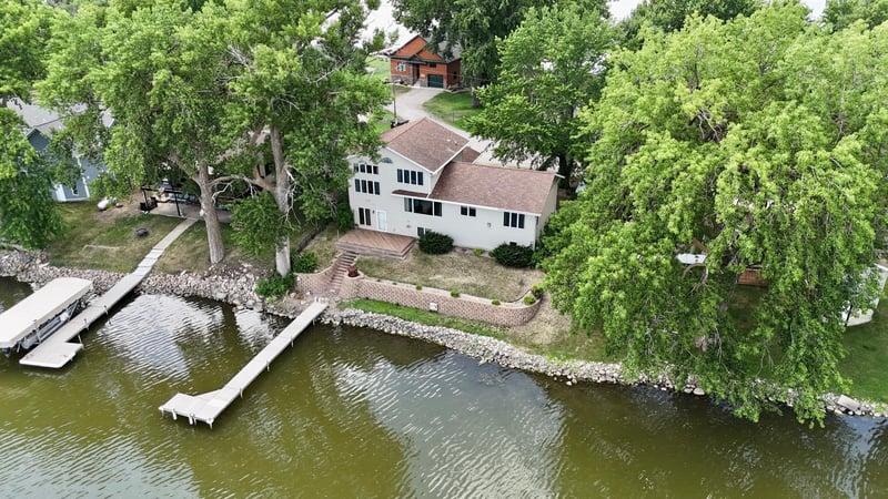 6 Edgewater Rd, Slayton, MN 56172