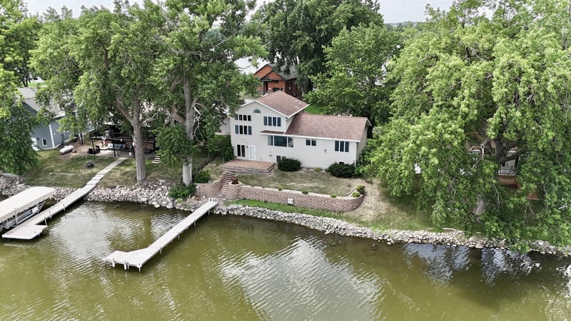 6 Edgewater Rd, Slayton, MN 56172